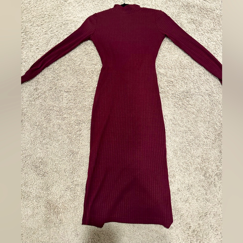 A’gaci Long sleeve backless ribbed dress with exposed back, with zipper detail